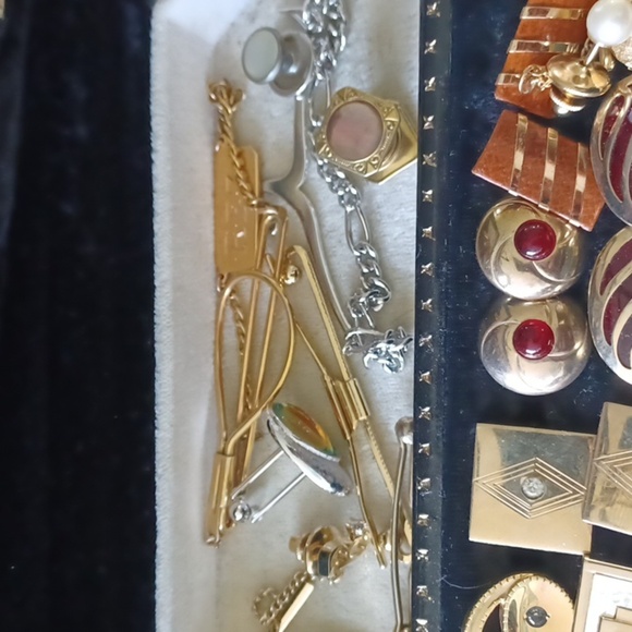 Vintage Cufflinks and Tie Clips, including storage box - Picture 7 of 9